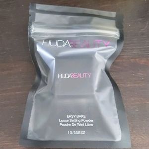 Huda Beauty setting powder